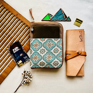 Kyoku Haku Begonia Passport Cover - Traveler's Notebook Passport Cover - NOMADO Store