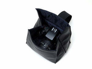 Artisan and Artist ACAM 78 leather camera pouch (black or brown) - NOMADO Store
