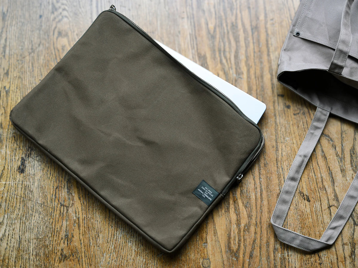 Ateliers Penelope 15 inch Laptop case (2 colours)
