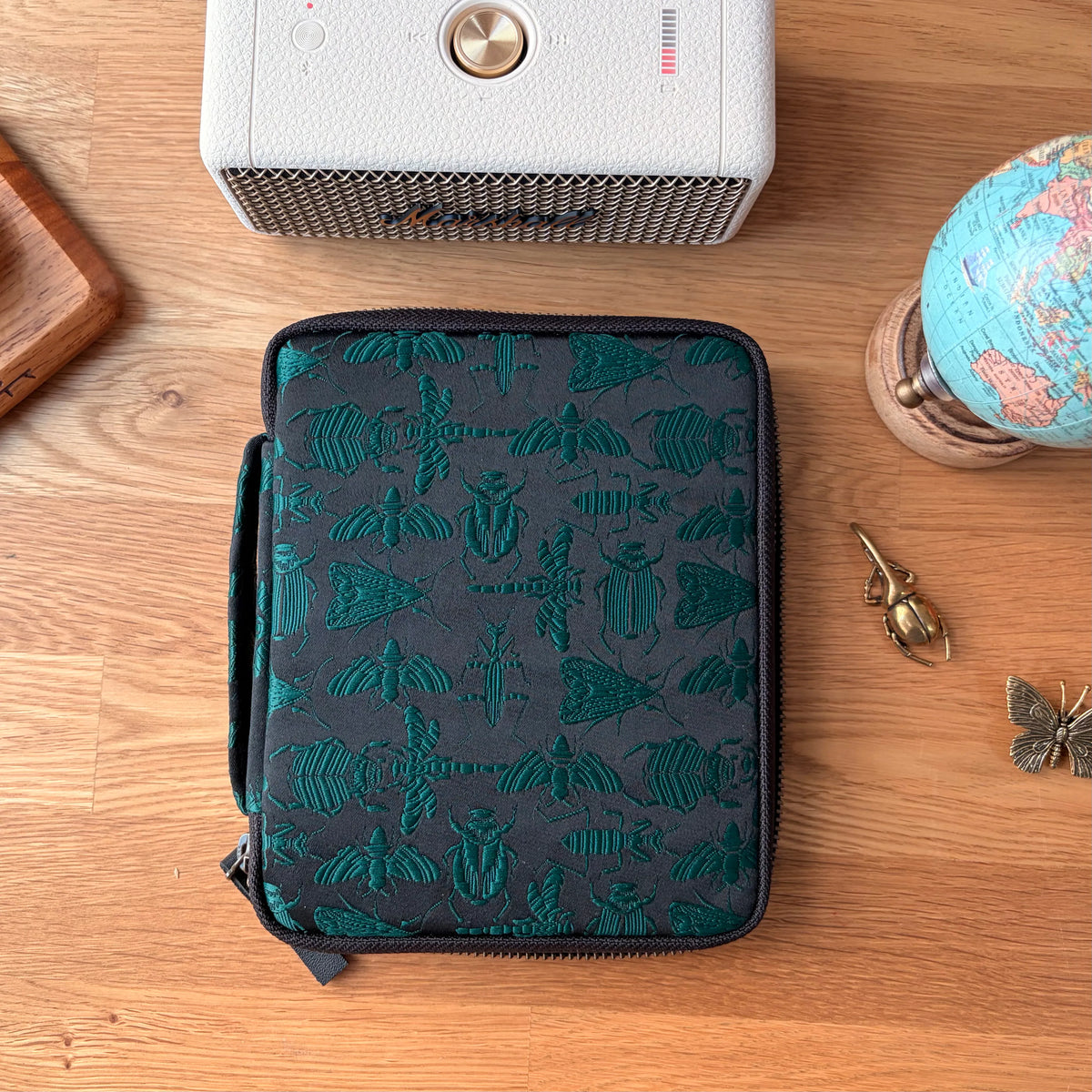 Kyoku Haku 10-piece zipped pen case (cabinet of curiosities pattern)
