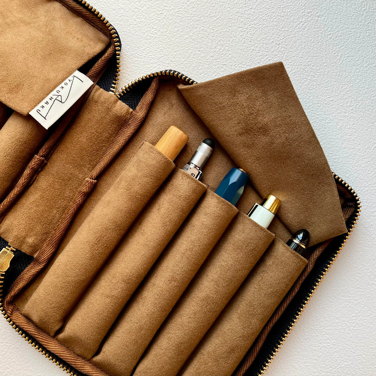 Kyoku Haku 10-piece zipped pen case (cabinet of curiosities pattern)