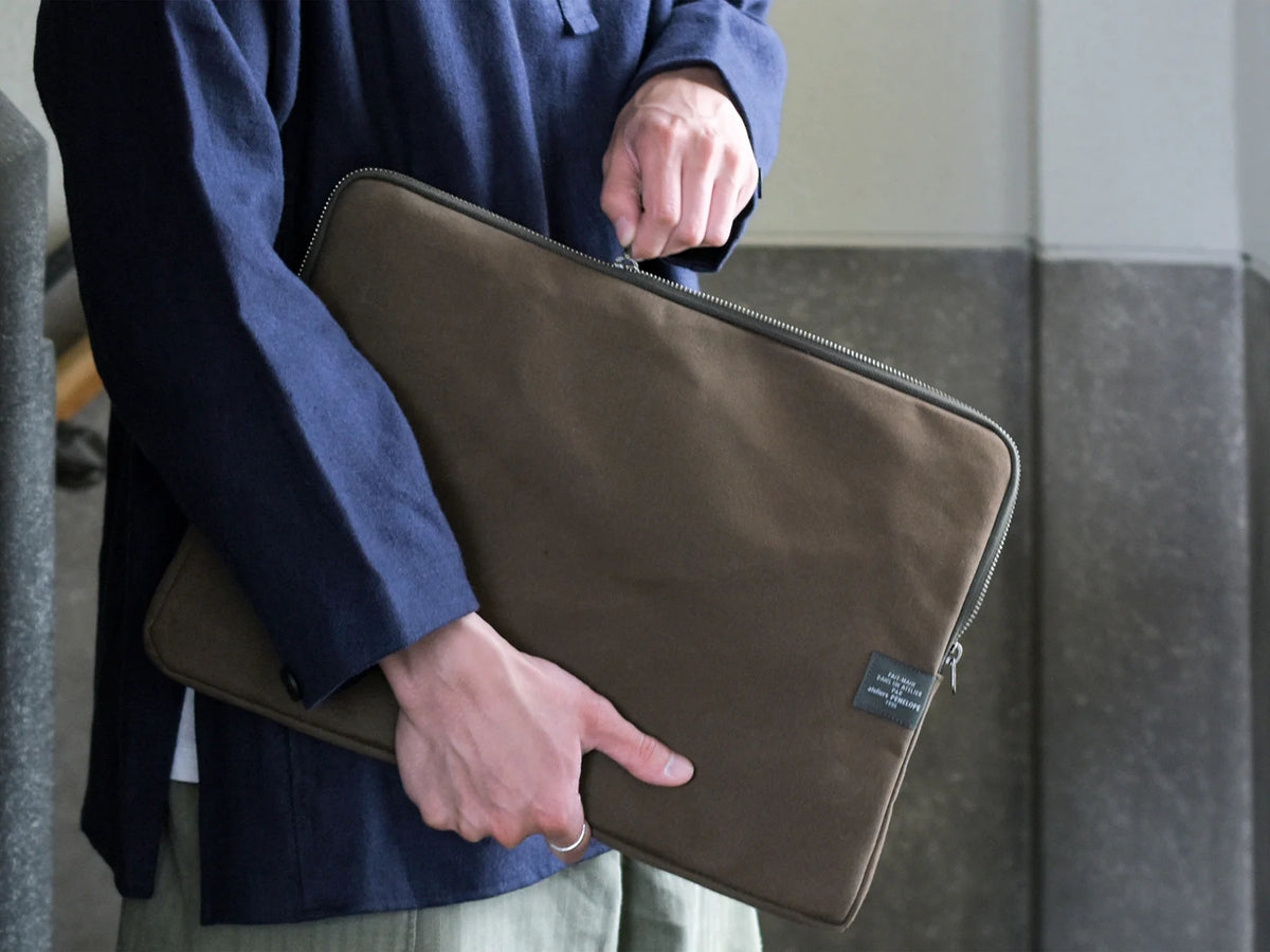 Ateliers Penelope 15 inch Laptop case (2 colours)
