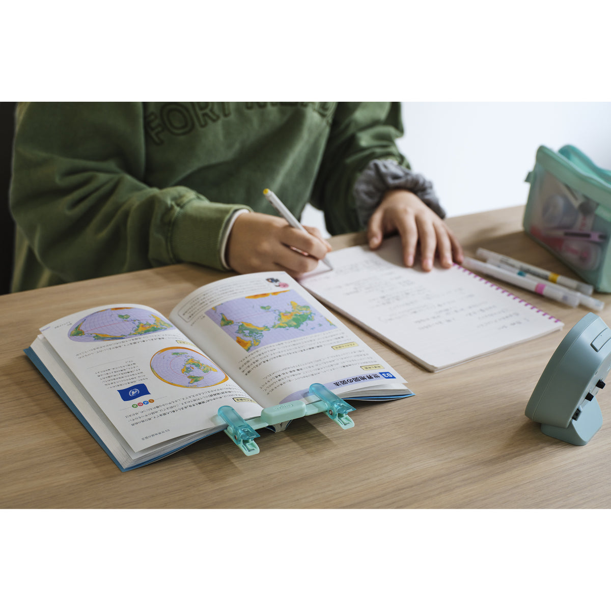 Kokuyo Campus Portable Book Clip – Foldable Japanese Book Holder - 4 colours
