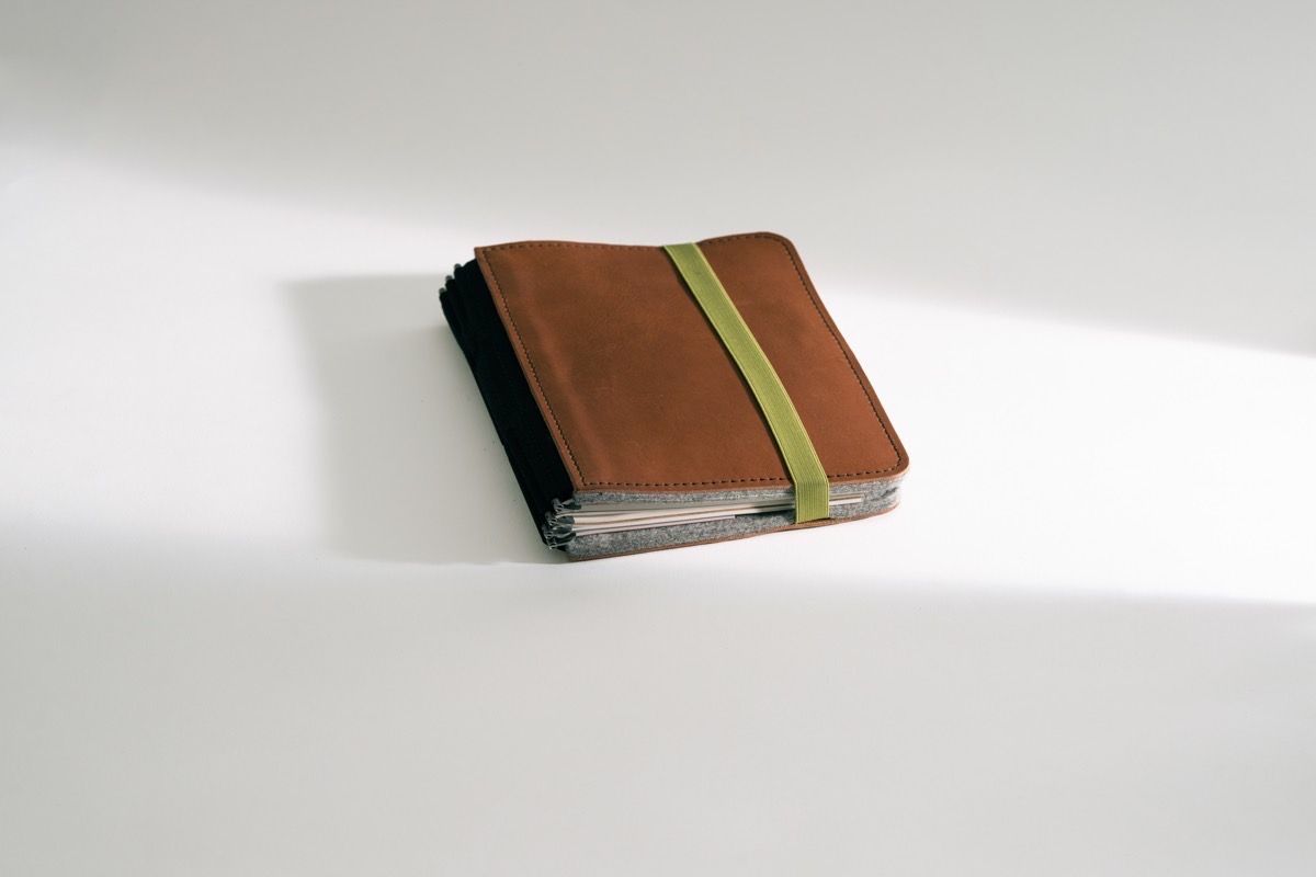 Roterfaden Taschenbegleiter LTD_015 - NOMADO Store 