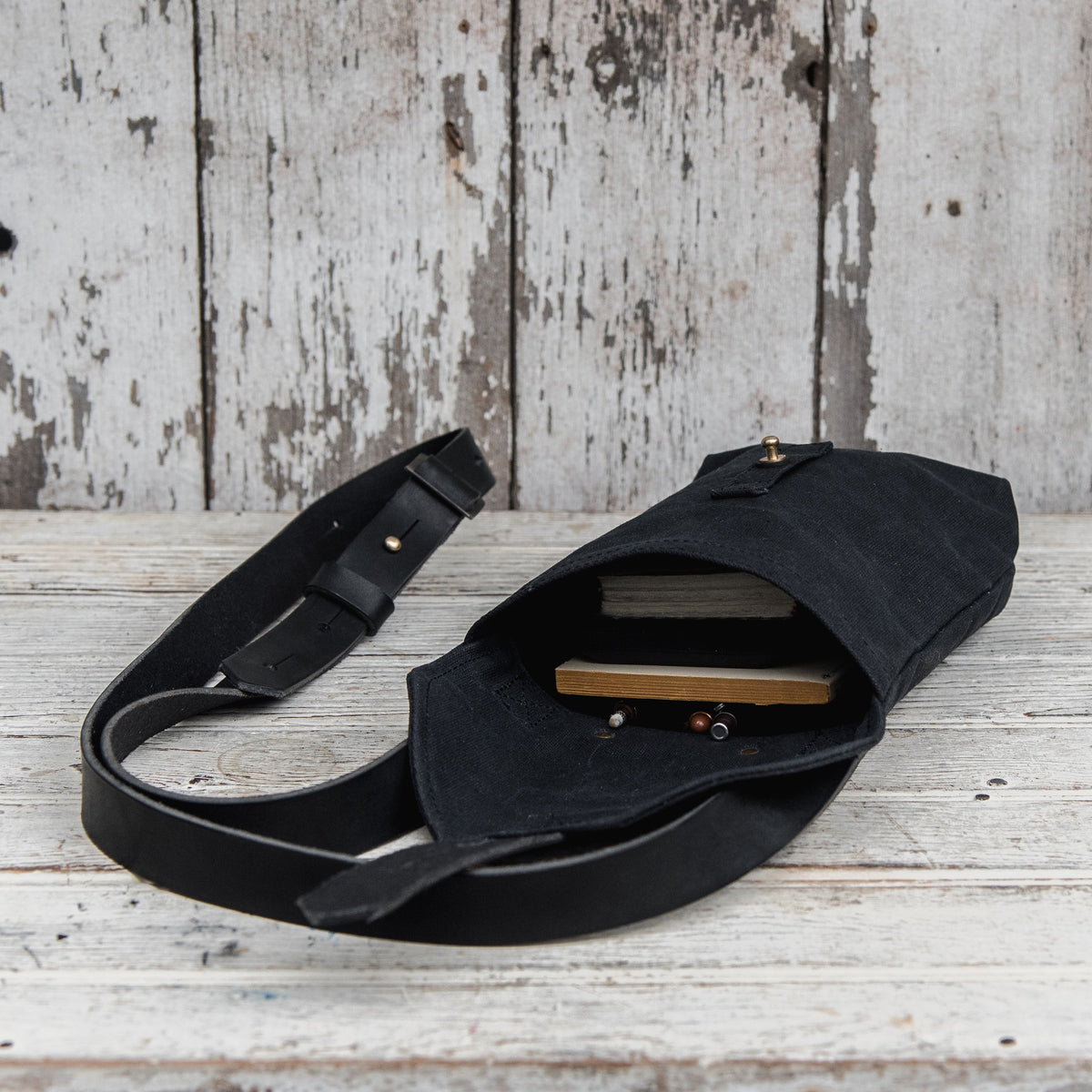 Peg and Awl The Small Hunter Satchel - All black - NOMADO Store 