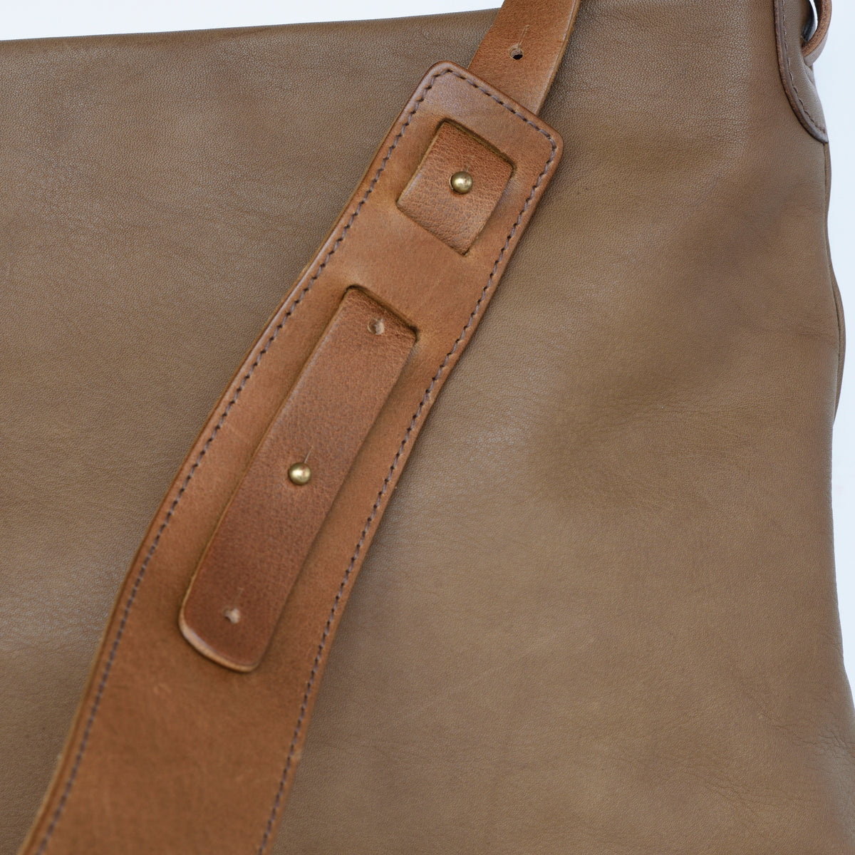 .urukust Leather Shoulder Bag S Oak - NOMADO Store 
