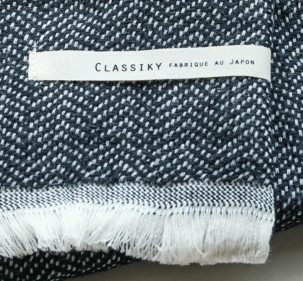 Classiky Woven Herringbone Muffler (black)