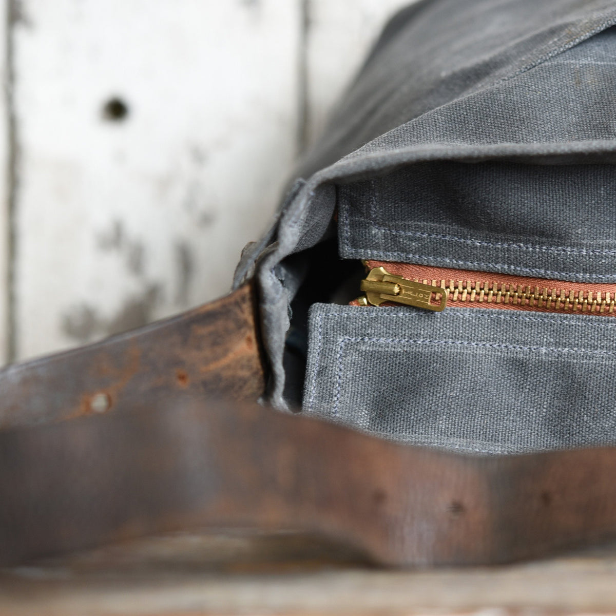 Peg and Awl Waxed Canvas Tote - Slate/Zipper - NOMADO Store 