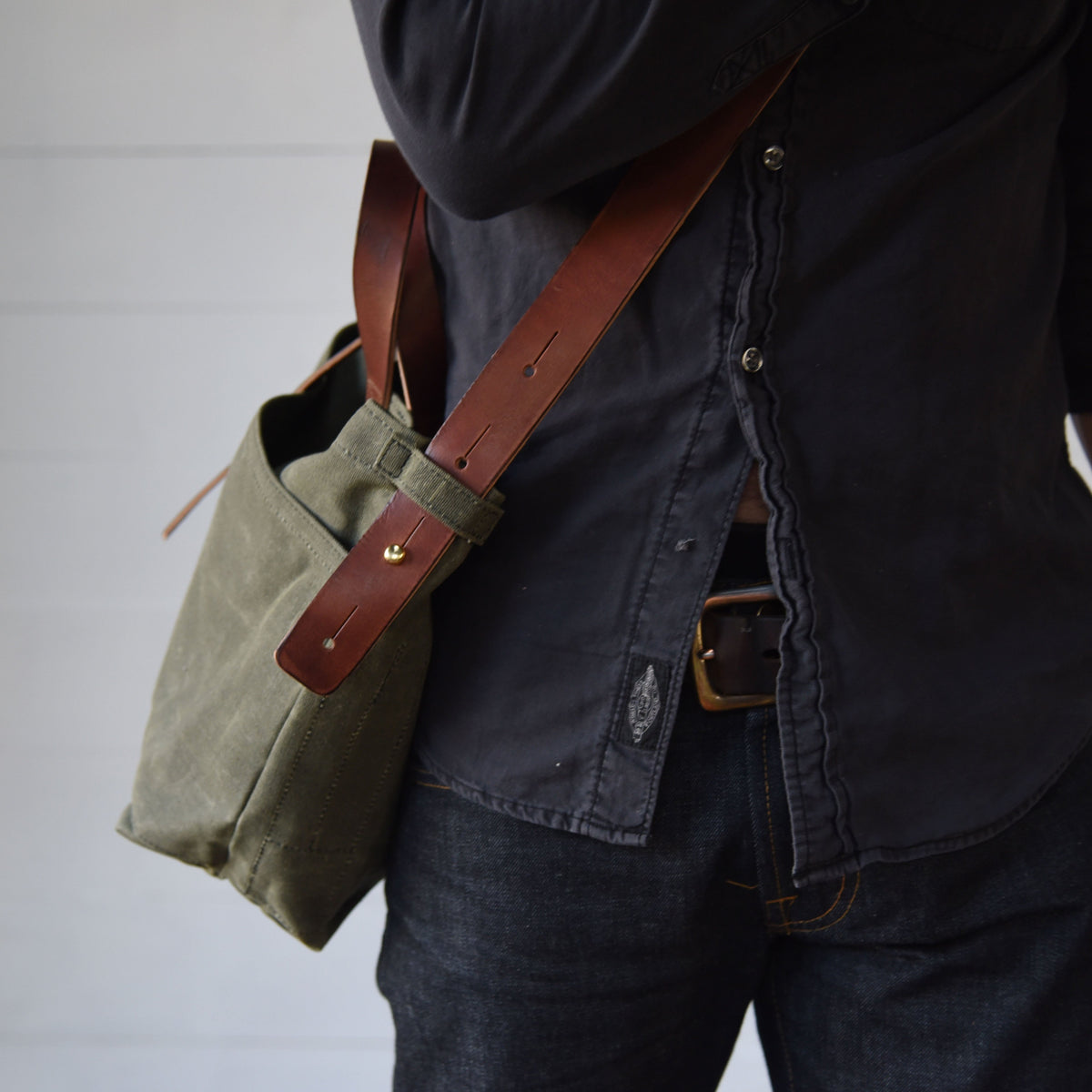 Peg and Awl Waxed Canvas Tote - Moss/Zipper - NOMADO Store 