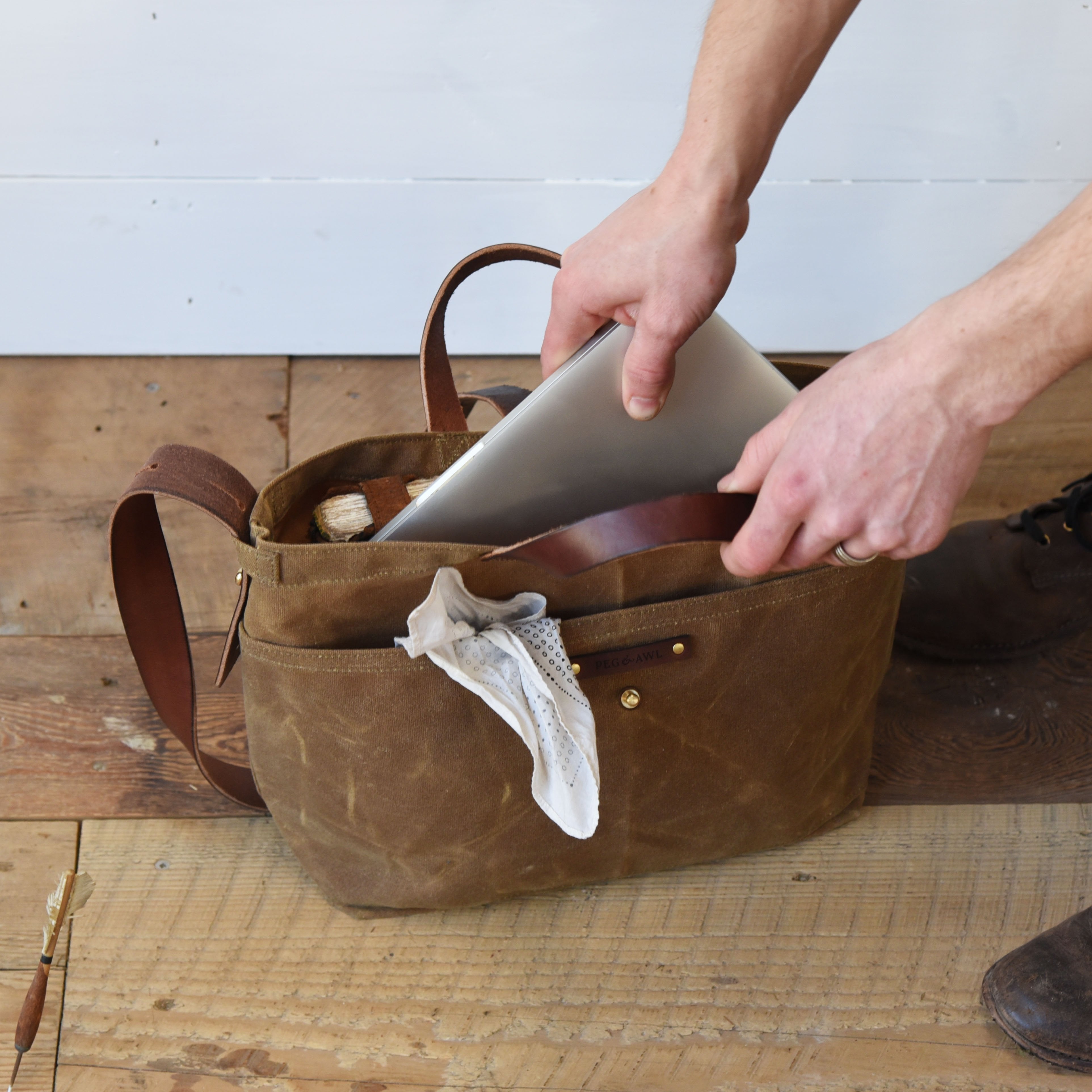 Peg and Awl Waxed Canvas Tote - Moss/Zipper - NOMADO Store